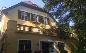 Exquisites Gartenapartment in eleganter Jugendstilvilla